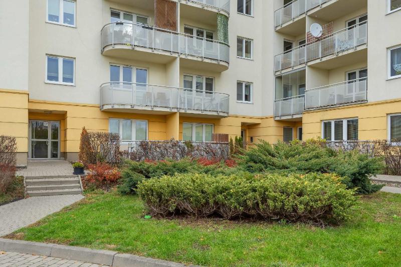 Apartment near Oncology Center Novum Ursynów Arena & Kabaty Forest by Noclegi Renters - image 2