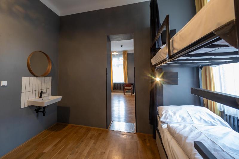 Czech Inn - image 10