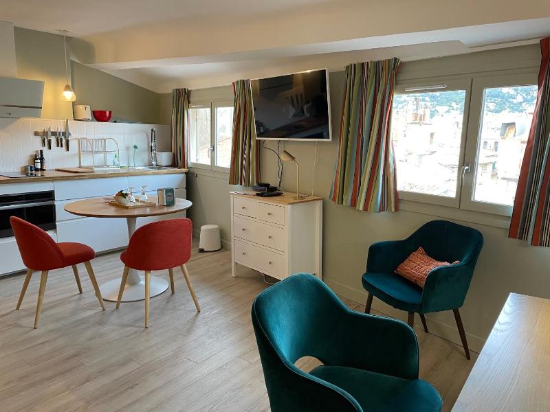 Au cœur du vieux Toulon au calme appartement rénové climatisé confortable étage élevé avec ascenseur proche parking et toutes commodités - image 19