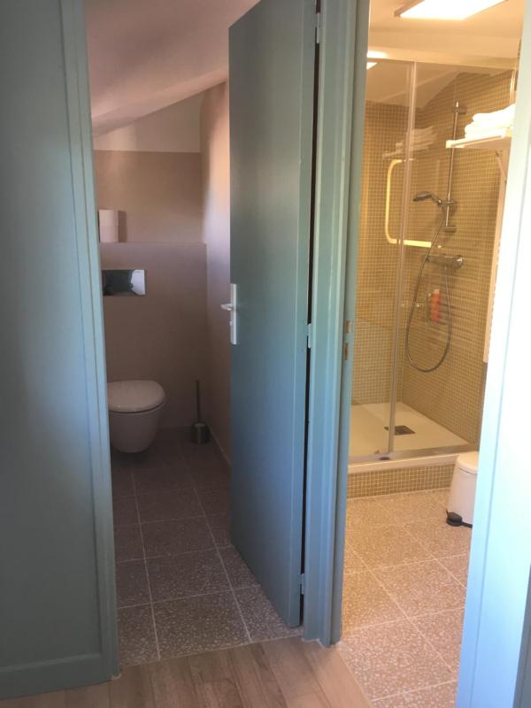Au cœur du vieux Toulon au calme appartement rénové climatisé confortable étage élevé avec ascenseur proche parking et toutes commodités - image 26