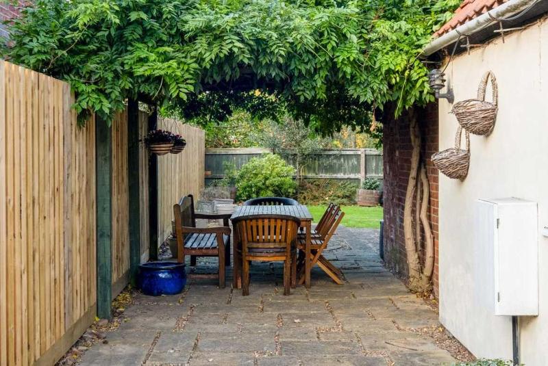 Dovecote Farmhouse - image 24