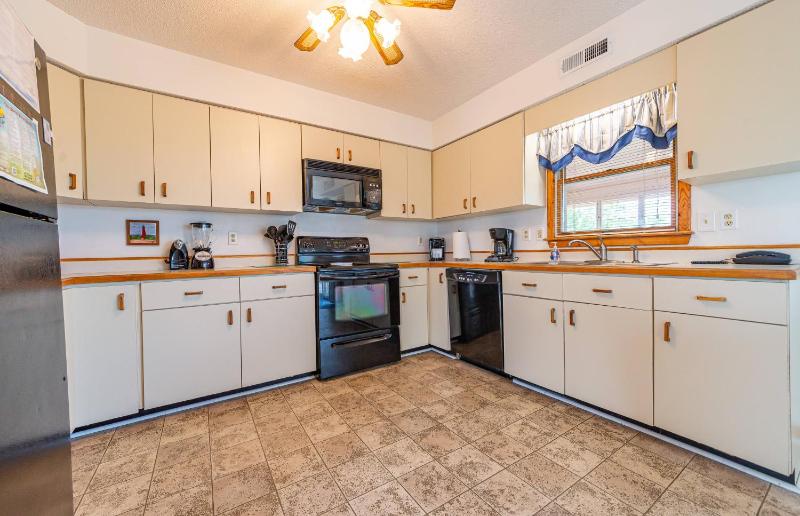 Summer Place I - Corolla Whalehead Oceanside Ocean View 140 Yds to Beach Flex Stays - image 10