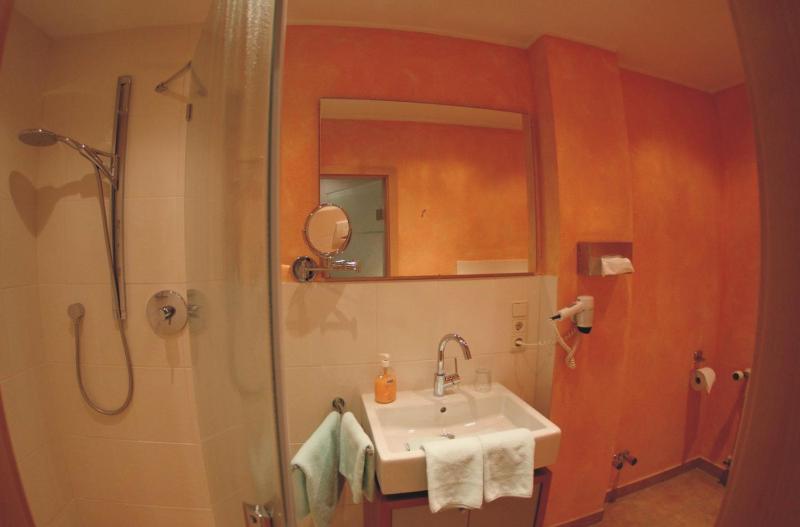 Single Room image 2