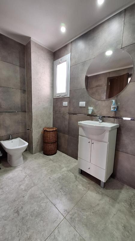 Departamento con balcón hasta 4 personas en Tandil a metros de la plaza principal con wi fi - image 3