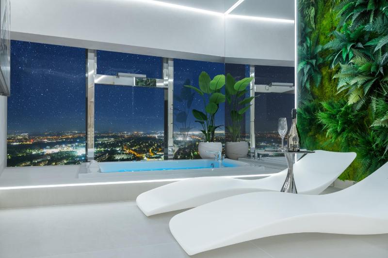 Apartamenty Sky Tower z Jakuzzi Przy Oknie by BQQK - image 48