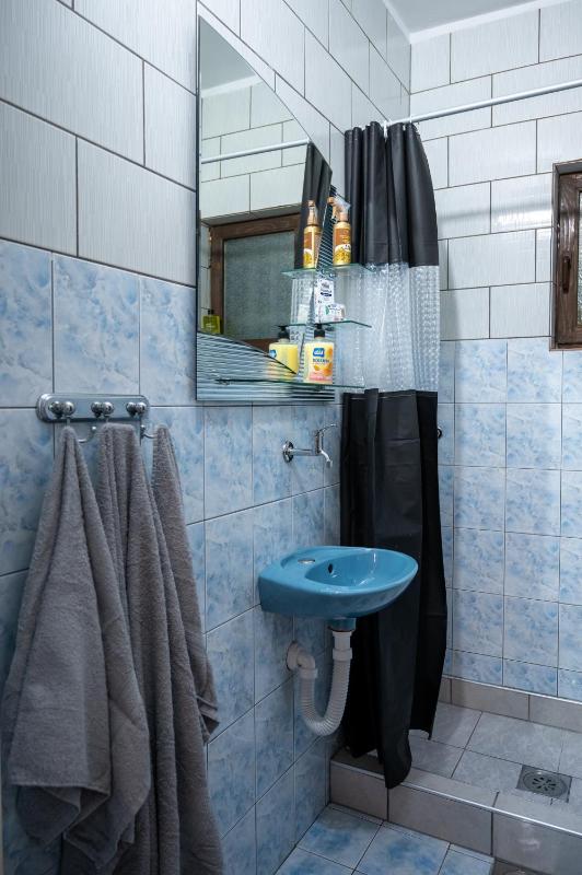 Apartment Bisić with private parking - image 4