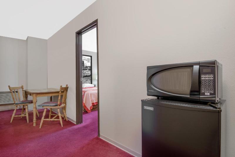 King Room - Mobility Access/Non-Smoking image 2