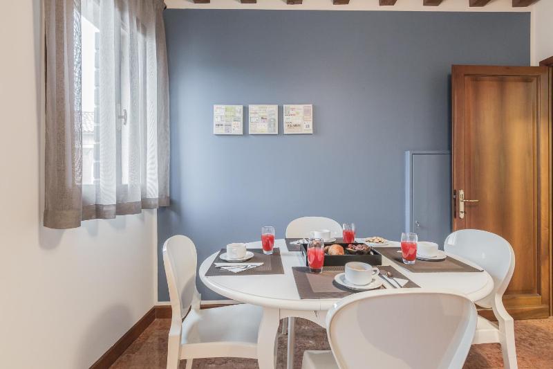 Ca' del Monastero 6 Collection Chic Apartment for 4 Guests with Lift - image 12