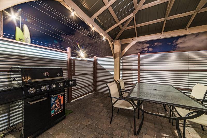 APT Style Home 2BR 2BA w Jacuzzi Near Airport - image 10