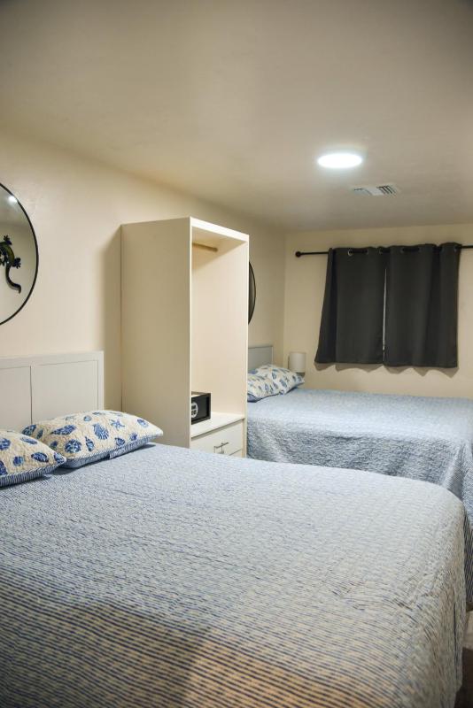 APT Style Home 2BR 2BA w Jacuzzi Near Airport - image 18