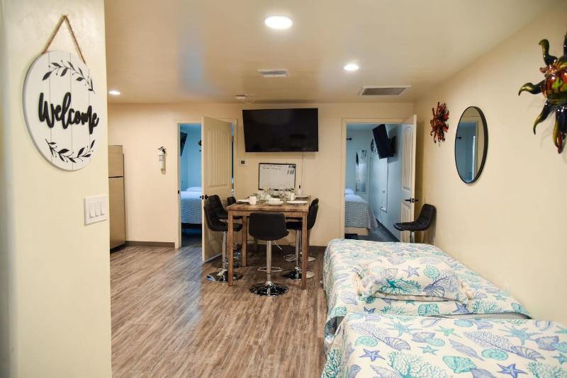 APT Style Home 2BR 2BA w Jacuzzi Near Airport - image 15