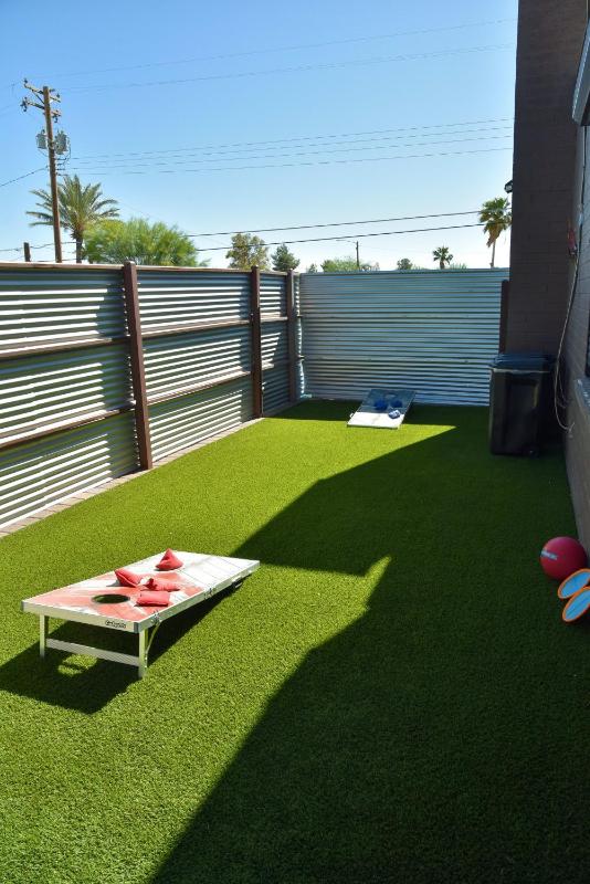 APT Style Home 2BR 2BA w Jacuzzi Near Airport - image 4
