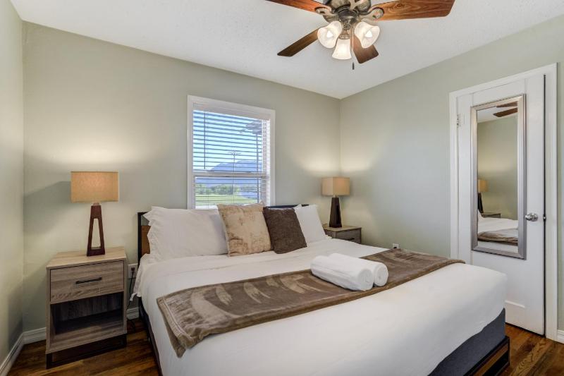 Charming Pet Friendly 2BR Retreat - image 21