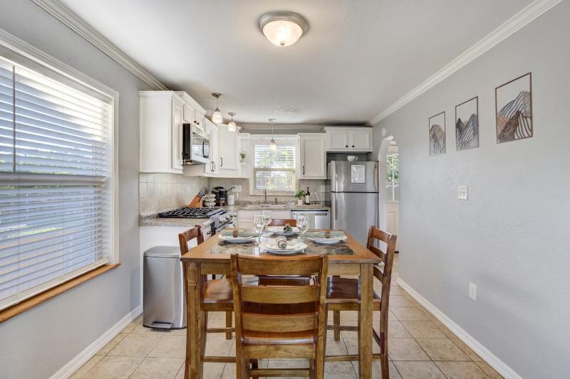 Charming Pet Friendly 2BR Retreat - image 18
