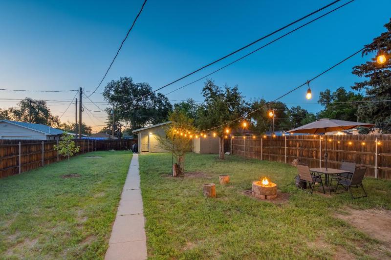 Charming Pet Friendly 2BR Retreat - image 22