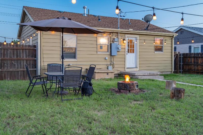 Charming Pet Friendly 2BR Retreat - image 27