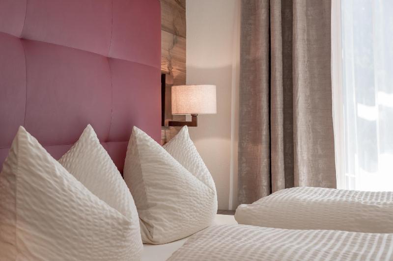 One-Bedroom Apartment with Terrace image 2