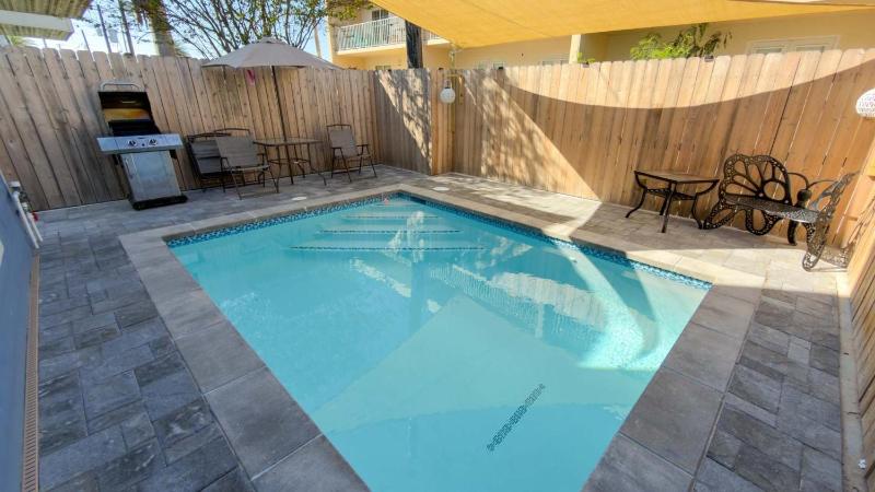 200 Steps to Beach Private Pool 2 Big Levels apts - image 15