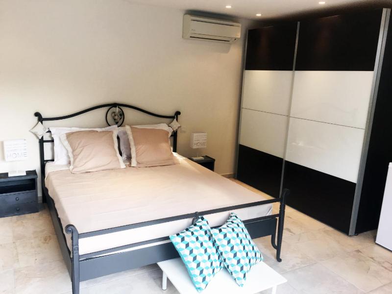 Deluxe Double Room image 2