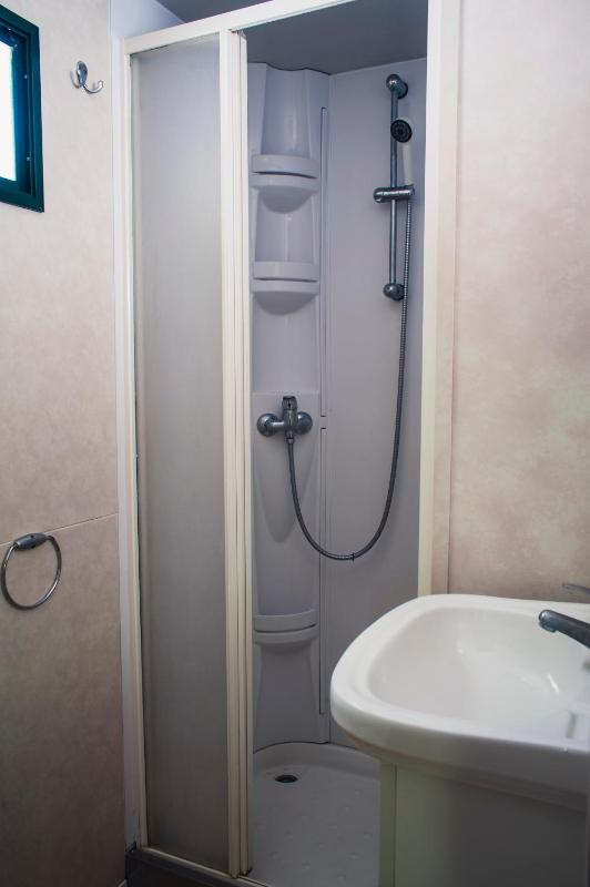 Basic Mobile Home  image 2