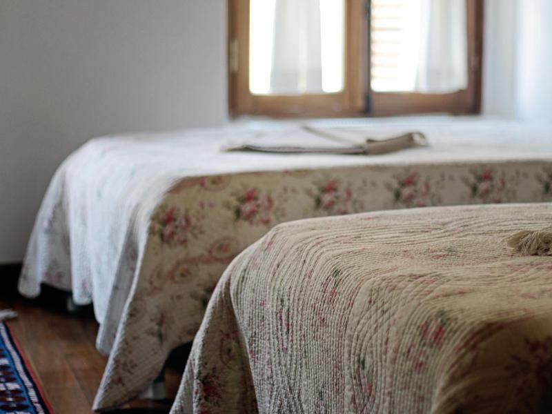 Deluxe Twin Room image 3