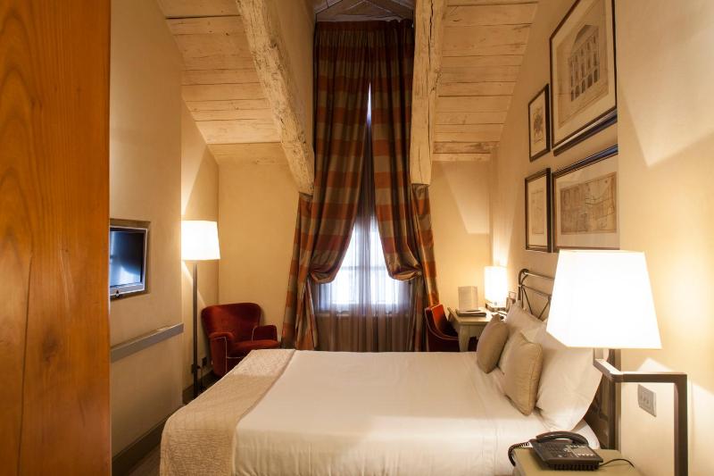 Superior Double or Twin Room image 4