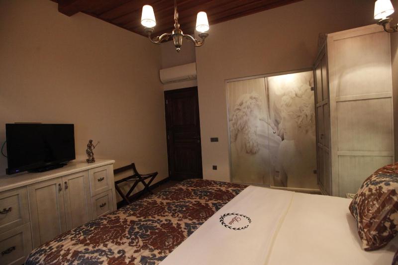 Deluxe Double or Twin Room image 3