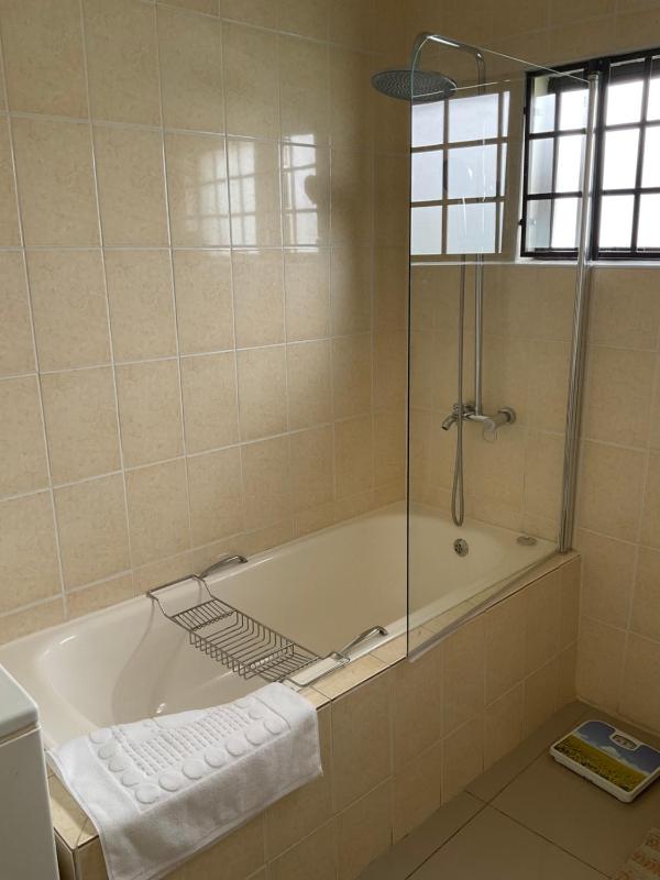 Luxe Comfort Retreat - image 4