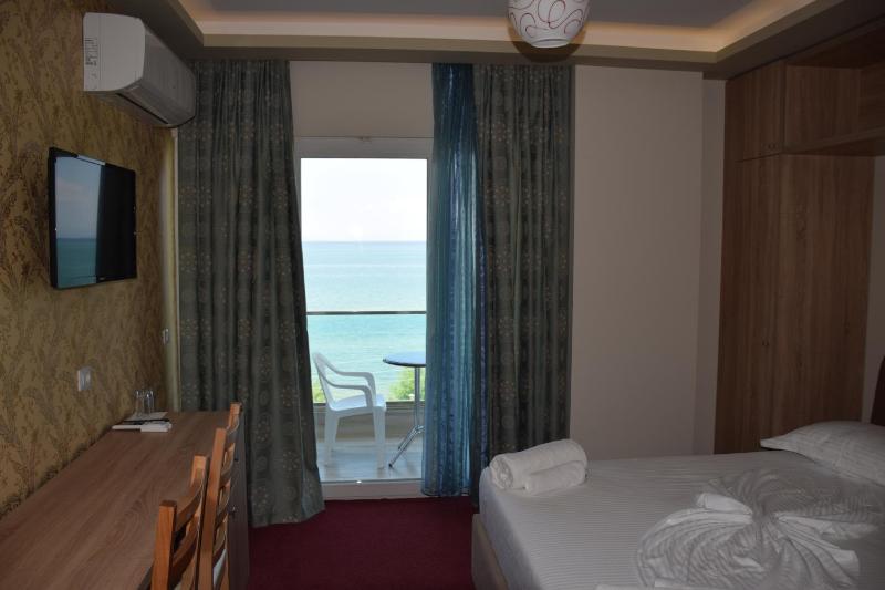 Quadruple Room image 3