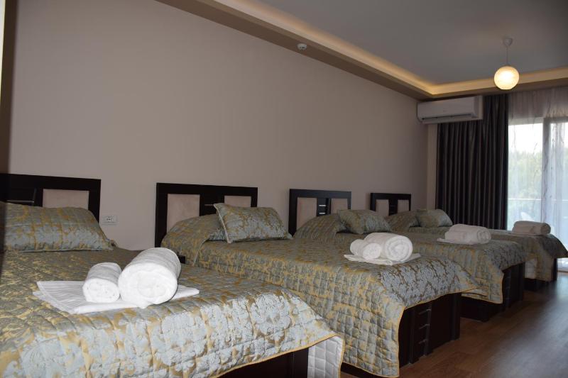 Quadruple Room image 2