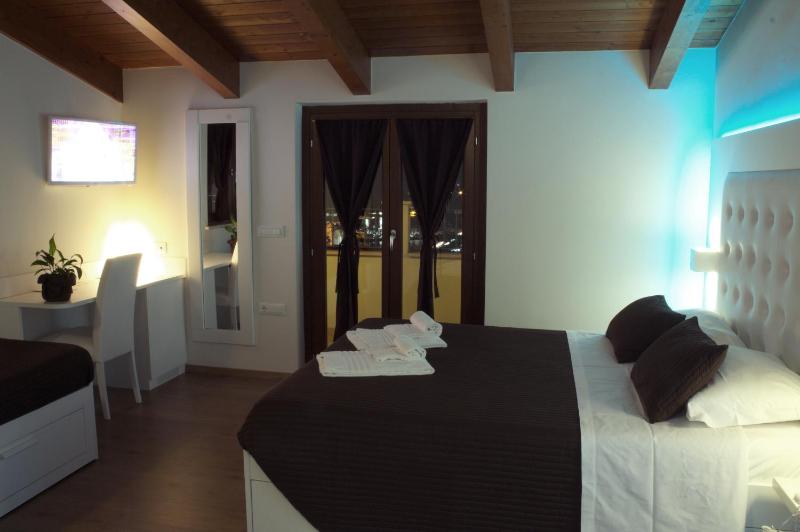 Double or Twin Room with Balcony image 3