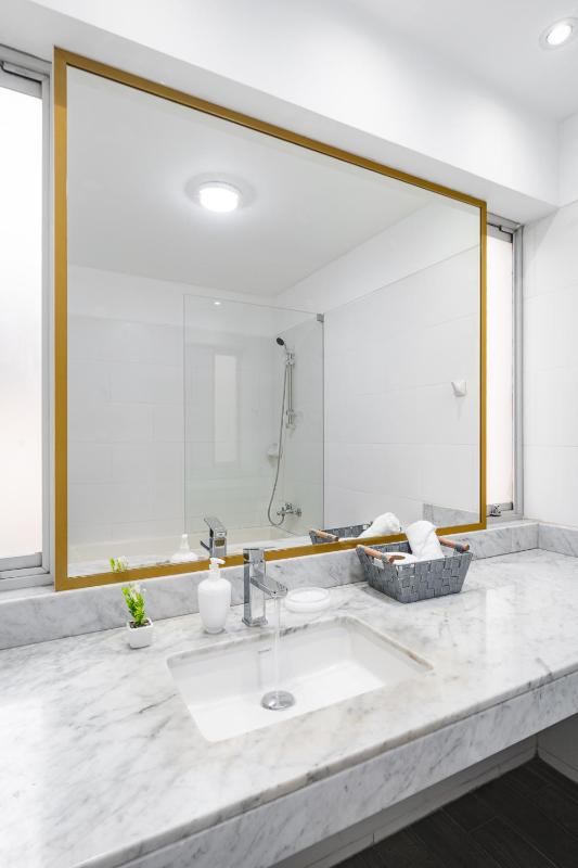 Oceanfront Apartment - Across from Larcomar Miraflores - image 6