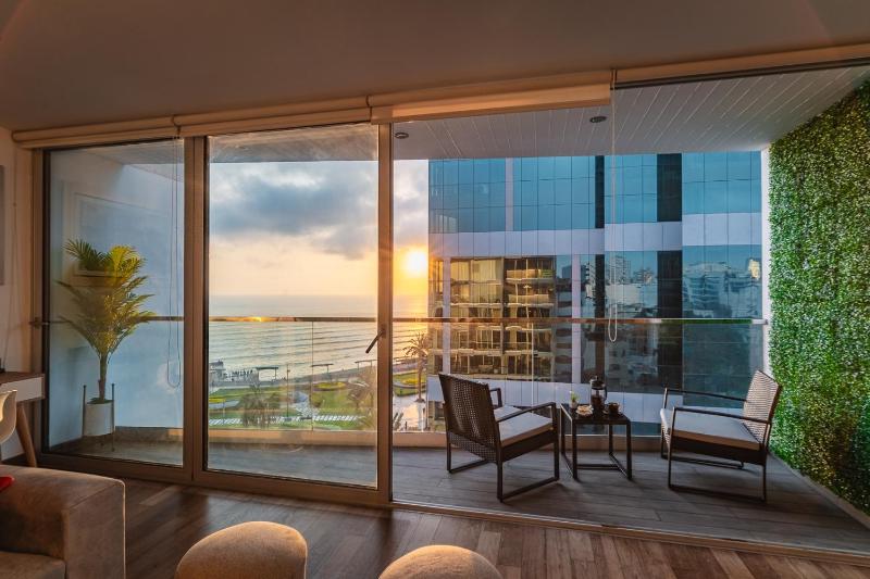 Oceanfront Apartment - Across from Larcomar Miraflores - image 12