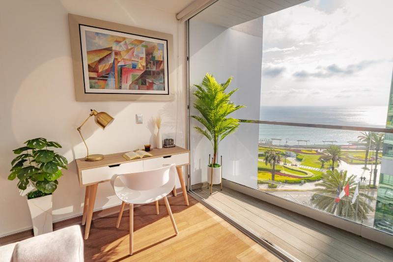 Oceanfront Apartment - Across from Larcomar Miraflores - image 7