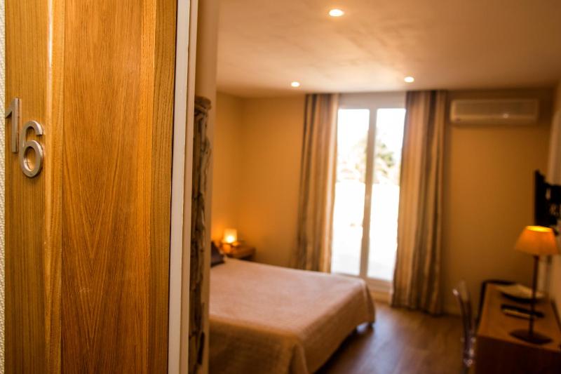 Double Room with Terrace image 2
