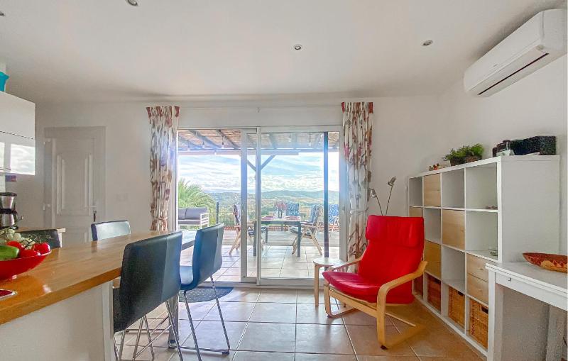 Stunning Home In Roquebrune-Sur-Argens - image 8
