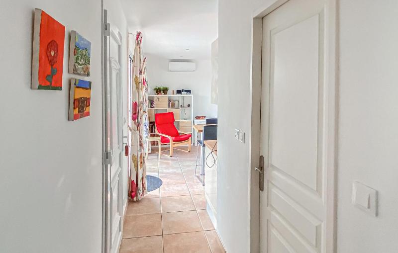 Stunning Home In Roquebrune-Sur-Argens - image 21
