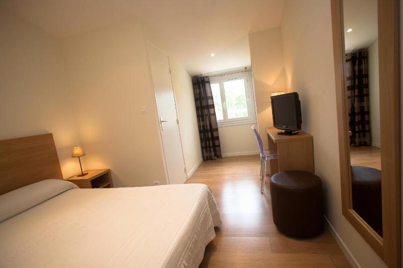 Standard Double Room image 2