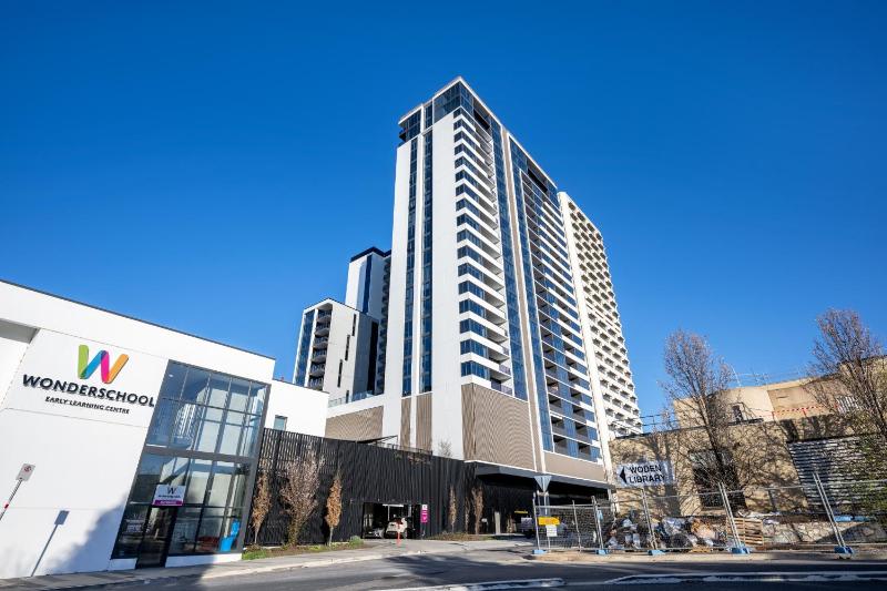 Sunny Woden Apt Near Hospital Mall w Parking - image 14