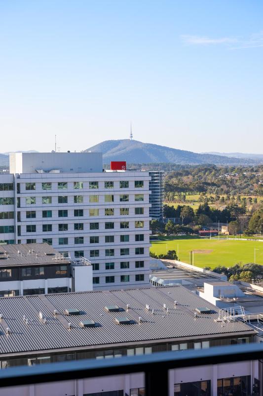Sunny Woden Apt Near Hospital Mall w Parking - image 10