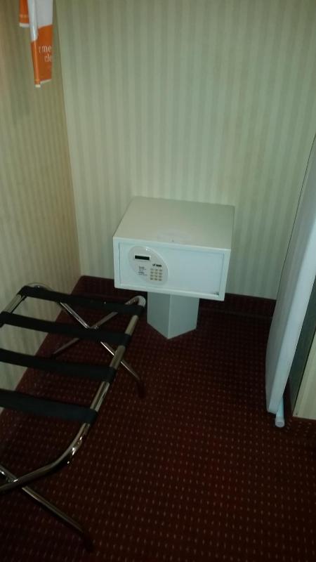 Queen Room with Two Queen Beds - Non-Smoking image 2
