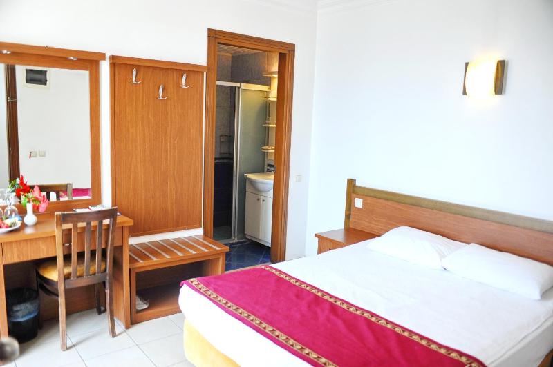 Single Room with Sea View image 3