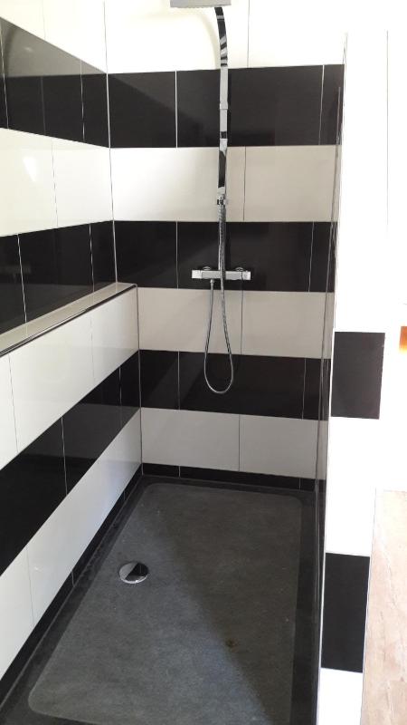 Single Room with Bathroom image 2