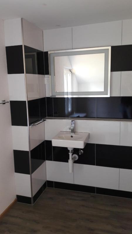 Single Room with Bathroom image 3