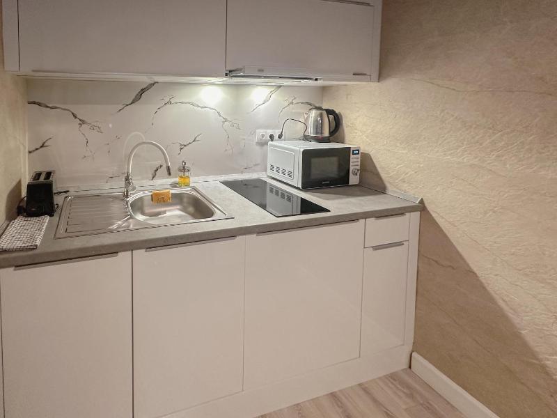 S8 Downtown Apartment - image 12