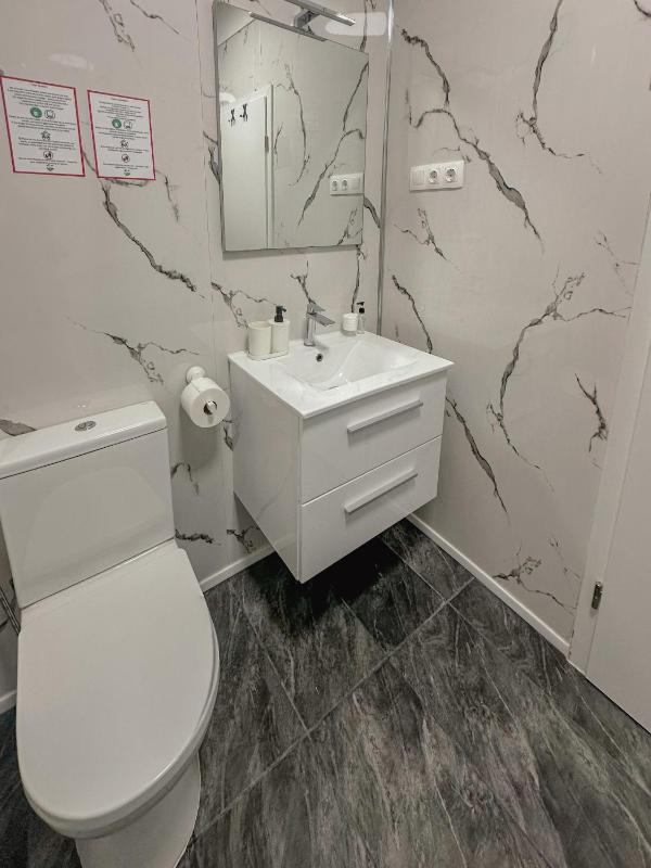 S8 Downtown Apartment - image 6