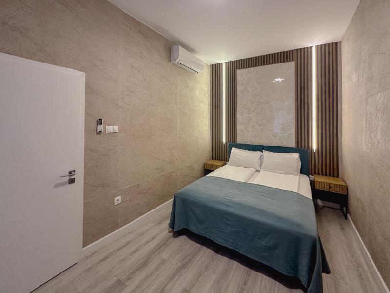 S8 Downtown Apartment - image 11