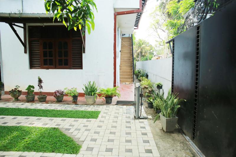 Isira Guest - image 15