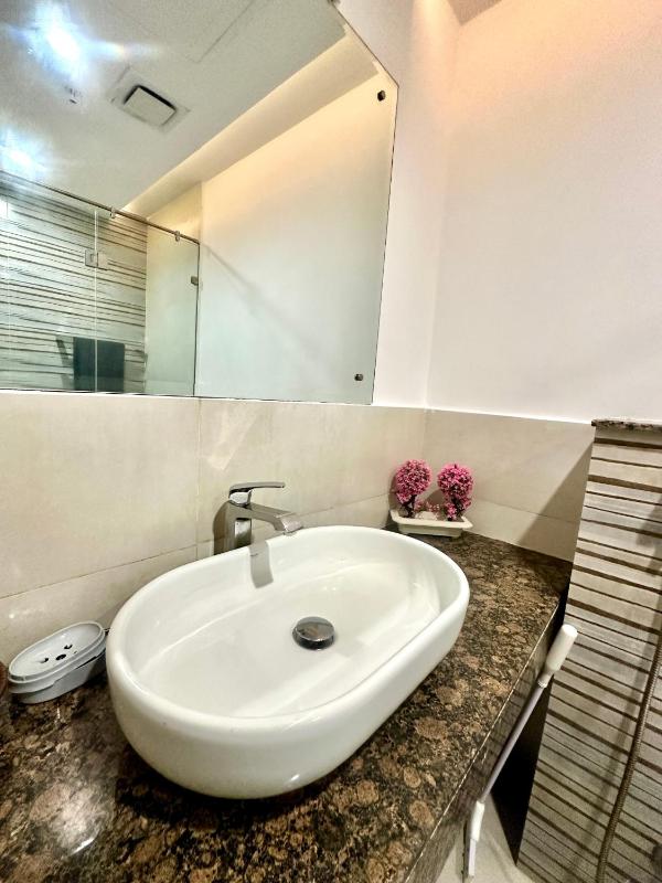 Gold crest mall Two Bed Luxury Apartment - Mirhaa Homes - image 8