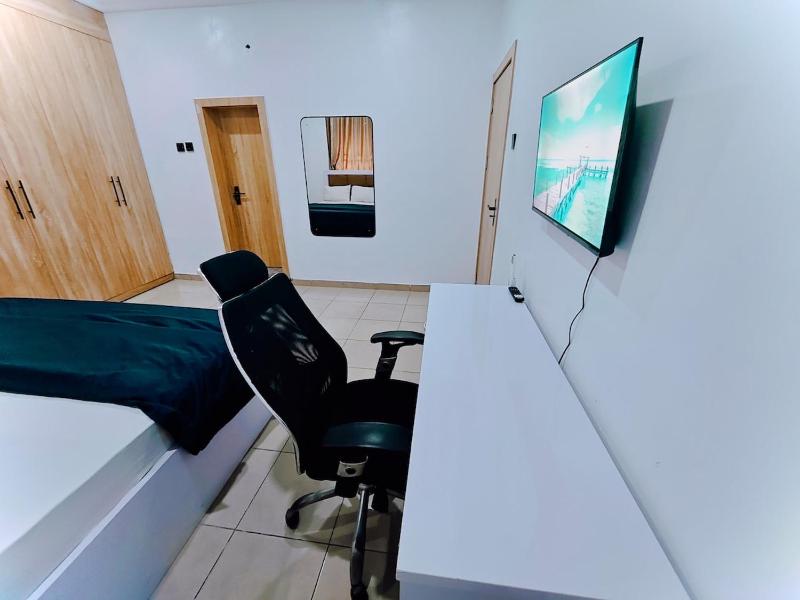 Furnished 3-Bedroom Apartment for Shortlet - Lekki - image 2